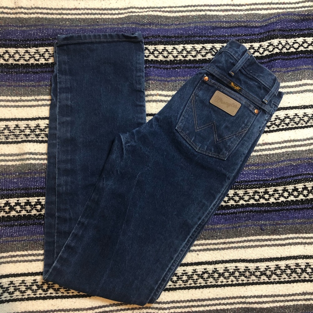Vintage high waisted straight leg dark wash wangler jeans!